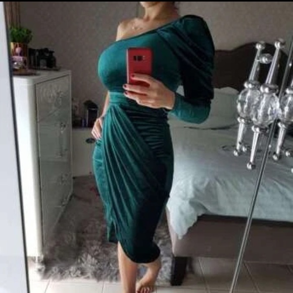 One Shoulder puff Sleeve Ruched Velvet Dress - Picture 6 of 7